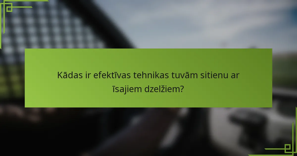 Kādas ir efektīvas tehnikas tuvām sitienu ar īsajiem dzelžiem?